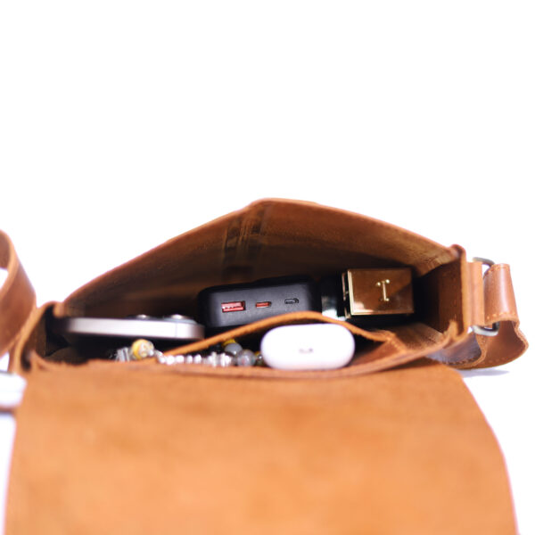 Handcrafted Leather Crossbody Bag – Timeless Style | Leaox - Image 4