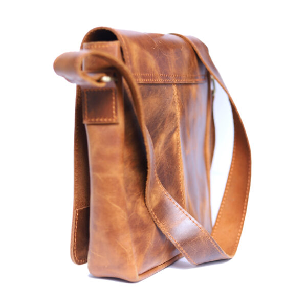 Handcrafted Leather Crossbody Bag – Timeless Style | Leaox - Image 5