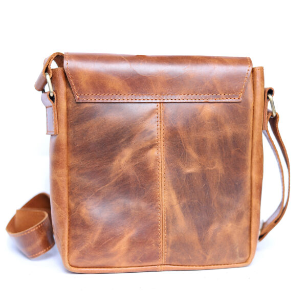 Handcrafted Leather Crossbody Bag – Timeless Style | Leaox - Image 2