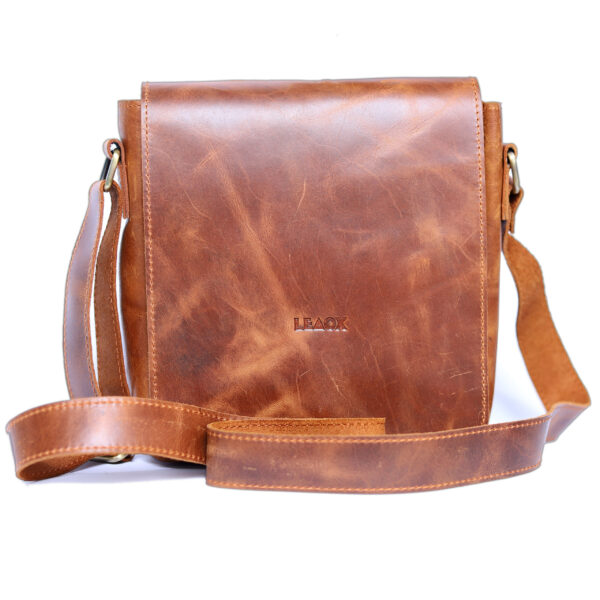 Handcrafted Leather Crossbody Bag – Timeless Style | Leaox