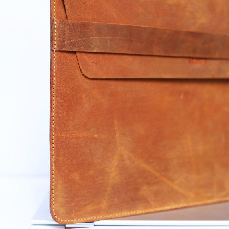 Cuoio Hand stitched Laptop Sleeve